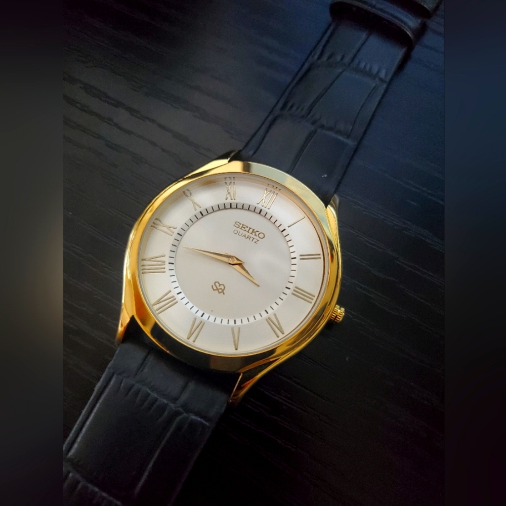 🔥NEW Seiko Slim Quartz Men's 44mm Watch Gold and Black GORGEOUS - Picture 1 of 4